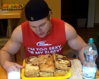 Блогеры съедают по 10000 калорий в день, чтобы произвести впечатление на поклонников