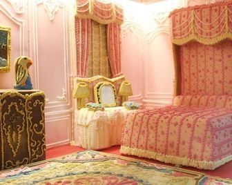 Британские кондитеры создали пряничный домик в виде особняка Ротшильдов
