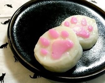 В Японии продают пирожки с кошачьими лапками
