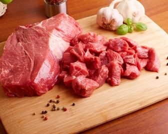 Китайский фермер заставляет свиней плавать для повышения качества мяса